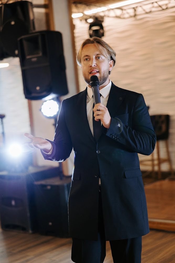 Марат Гильманов ведёт свадьбу