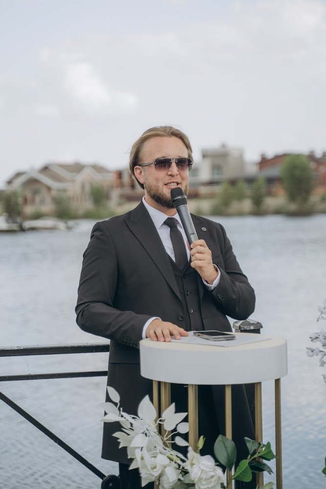 Марат Гильманов ведёт свадьбу